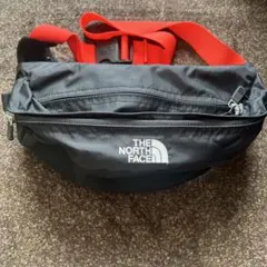 目を引くアクセントカラー　人気のTHE NORTH FACE ウエストバッグ