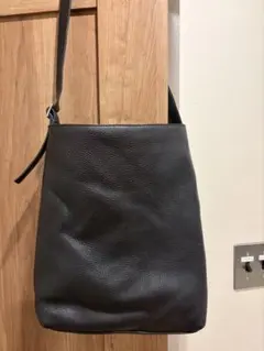 UNITED ARROWS ブラック革ショルダーバッグのサムネイル