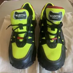 VALENTINO スニーカー イエロー/ブラック/レッド　40超美品のサムネイル