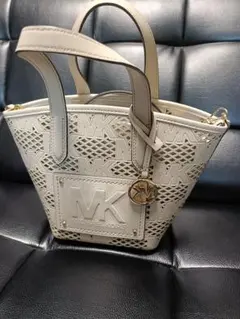 Item thumbnail for item 875b7798-70a9-4ac8-9194-36bff306da9f