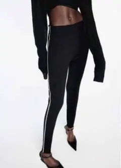 新品未使用ZARA サイドストーンレギンス　ラインストーン　Sサイズパンツのサムネイル