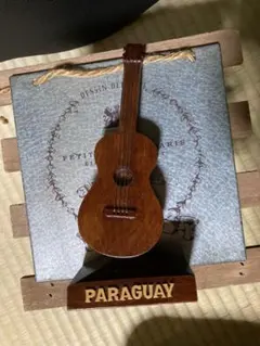 パラグアイ製 木製 アコースティックギター 置物
