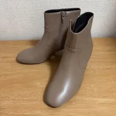 ベージュ ジッパー付きショートブーツ