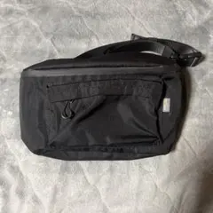 ブラック ボディバッグ ナイロン製