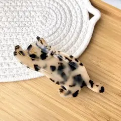 ベージュ　のび猫デザインのヘアクリップ　ヘアアクセサリー　髪留め　バンスクリップ