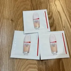 SHISEIDO エッセンス　スキングロウ　ファンデーション　220 Linen