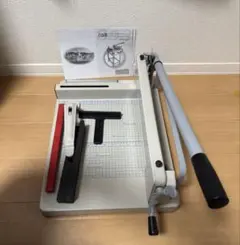 A4対応 手動裁断機 ホワイト - メルカリ
