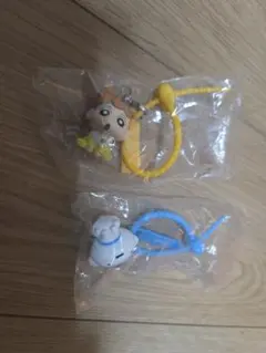クレヨンしんちゃん カラフルマルチチャーム 2点セット