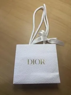 Dior ホワイト エンボスバッグ ショッパー リボン付き