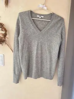 UNIQLO カシミヤ100%グレー Vネックセーター Mサイズ