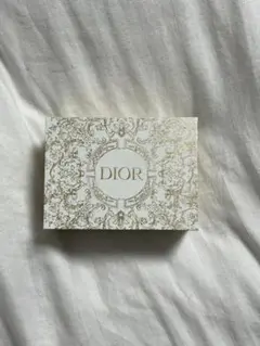 Dior ギフトボックス 装飾デザイン