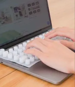 3COINS シリコンキーボードパッド MacBook用　ホワイトのサムネイル