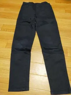 UNIQLO黒パンツ140cm