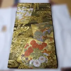 豪華で伝統的な黒金色に色とりどりの美しい花柄刺繍の袋帯美品