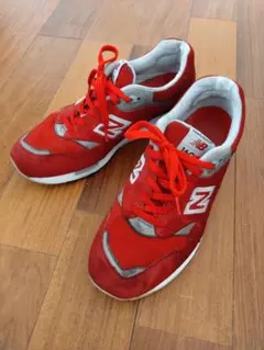 New Balance 1600 レッドスニーカー