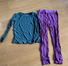 グリーンアンダーシャツとパープルレギンスセット