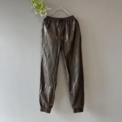 ザラ［XS］美品◎大人気◎上品クール◎高見えツヤ感◎フェイクレザージョガーパンツ