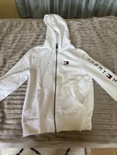 TOMMY HILFIGER ホワイトパーカー