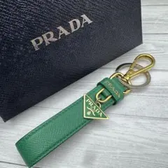 【美品】PRADA　三角ロゴ　サフィアーノレザー　キーホルダー　グリーン 2026年最新】PRADA カラー：グリーン系 レディース キーホルダー