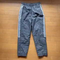 adidas グレー サイドストライプ ロングパンツ 140