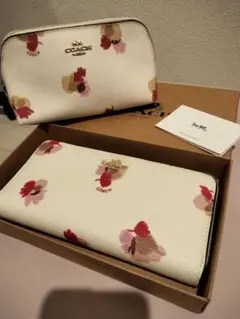 COACH　花柄　長財布メイクポーチ