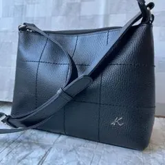 美品◎キタムラ ショルダーバッグ Kメタルロゴ レザー 斜め掛け ブラック