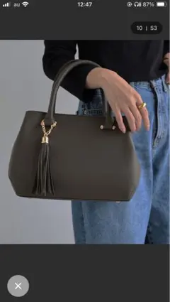 ダークグレー タッセル付きハンドバッグ