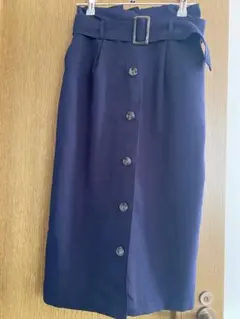 ベルト付きタイトスカート