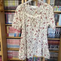 ↑KLEIN PLUS ・花柄 半袖ブラウス （40サイズ）のサムネイル