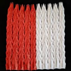 ①折り鶴、折り鶴シャワー、千羽鶴、3.75cm×3.75cm、赤白100羽