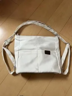 ホワイト ショルダーバッグ