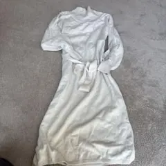 ホワイト　タートルネックニット　ワンピース