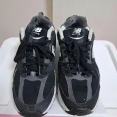 New Balance スニーカー ブラックのサムネイル