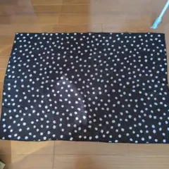 ハンドメイド　黒地 白ドット 六角形スカーフ