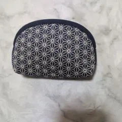 花柄模様のコンパクトポーチ