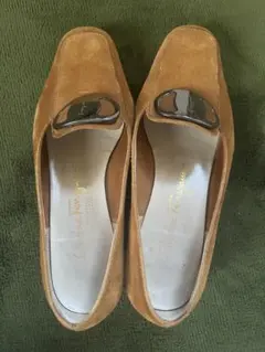 Ferragamo ベージュ スエード パンプス　23.0 5 1/2