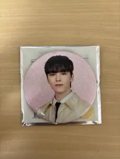 holiday バーノン　缶バッジ