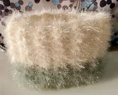 【手編みのキラキラポーチ】グリーン×アイボリー