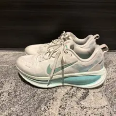 NIKE ウィメンズ　ズーム　ボメロ18のサムネイル