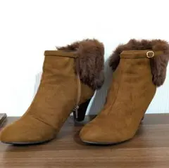 ブラウンファー付きスエードブーツ