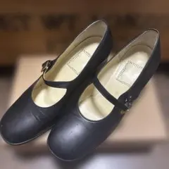 美品⭐︎UNTITLED ブラック ストラップ パンプスのサムネイル