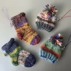 Opal毛糸で編んだミニ靴下&ミニ帽子　ハンドメイド