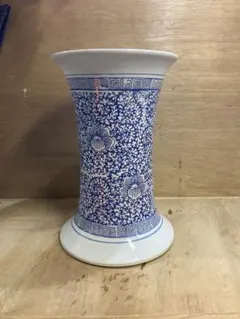 染付 花瓶 陶器 花柄 青白 時代物 骨董品 フラワーベース　年代作者不明