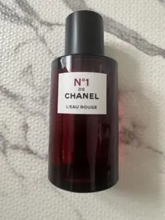 N°1 de CHANEL L'eau Rouge ボディミスト