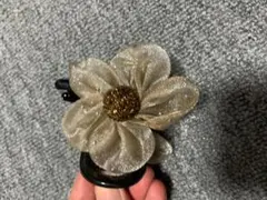 花モチーフ ゴールド バレッタ