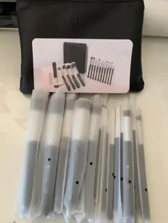 senses product •メイクブラシ＋ポーチ •マルチレイヤーカラー2本