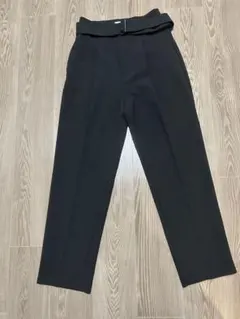 【最終価格】Mila Owen 共布ベルトつきセンタープレスパンツ　黒　サイズ1