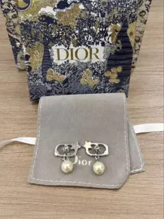 Dior J'ADIOR パール ピアス 蜂 クローバー 星 両耳用 - メルカリ