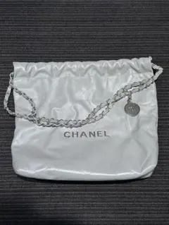 CHANEL ホワイト キルティングトートバッグ - メルカリ
