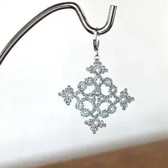 【1点限定】タティングレース ピアス 大ぶり 上品 繊細デザイン 軽量